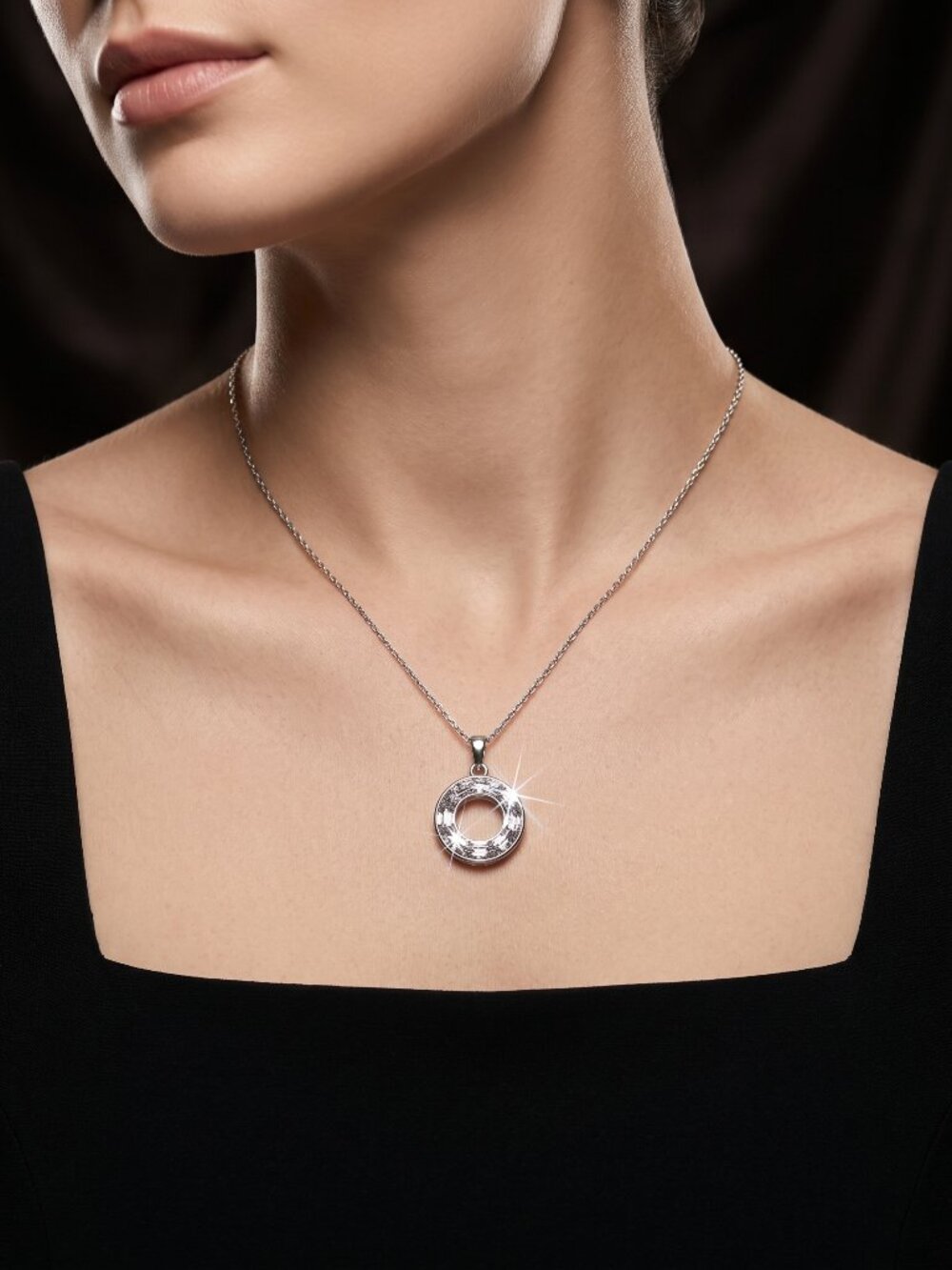 Stunning Mestigè Circle Pendant Silver Crystal Eternity Necklace Like New!